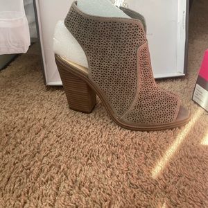 Vince Camuto Heels